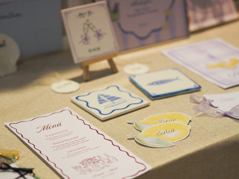 Table setting with a menu, table cards and decorative items 